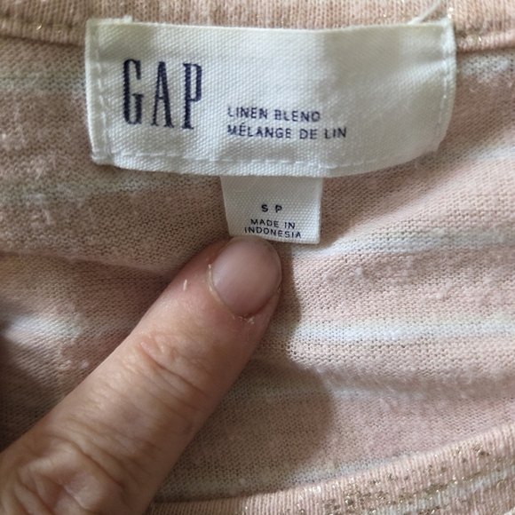 ⭐️GAP Pink Fitted Short Sleeve Tee With Gold Shimmer Linene Blend Size Small - Picture 4 of 4